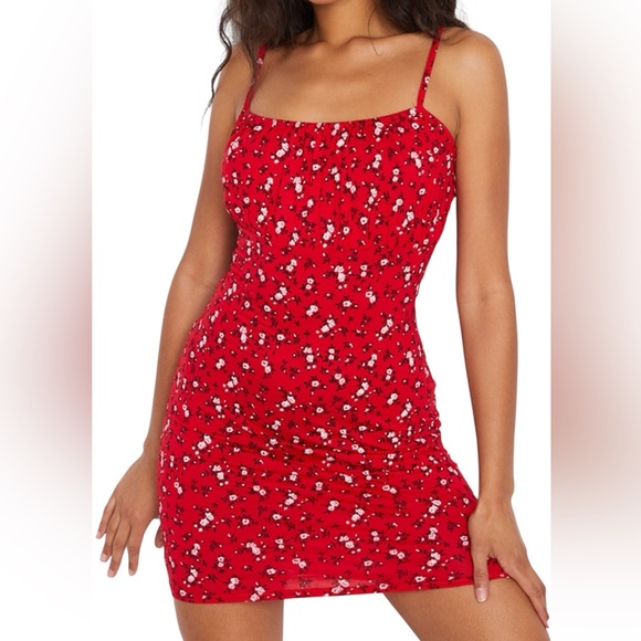 PrettyLittleThing Dresses & Skirts - PRETTYLITTLETHING NWOT Women’s Red Floral Mini Dress Size: 6